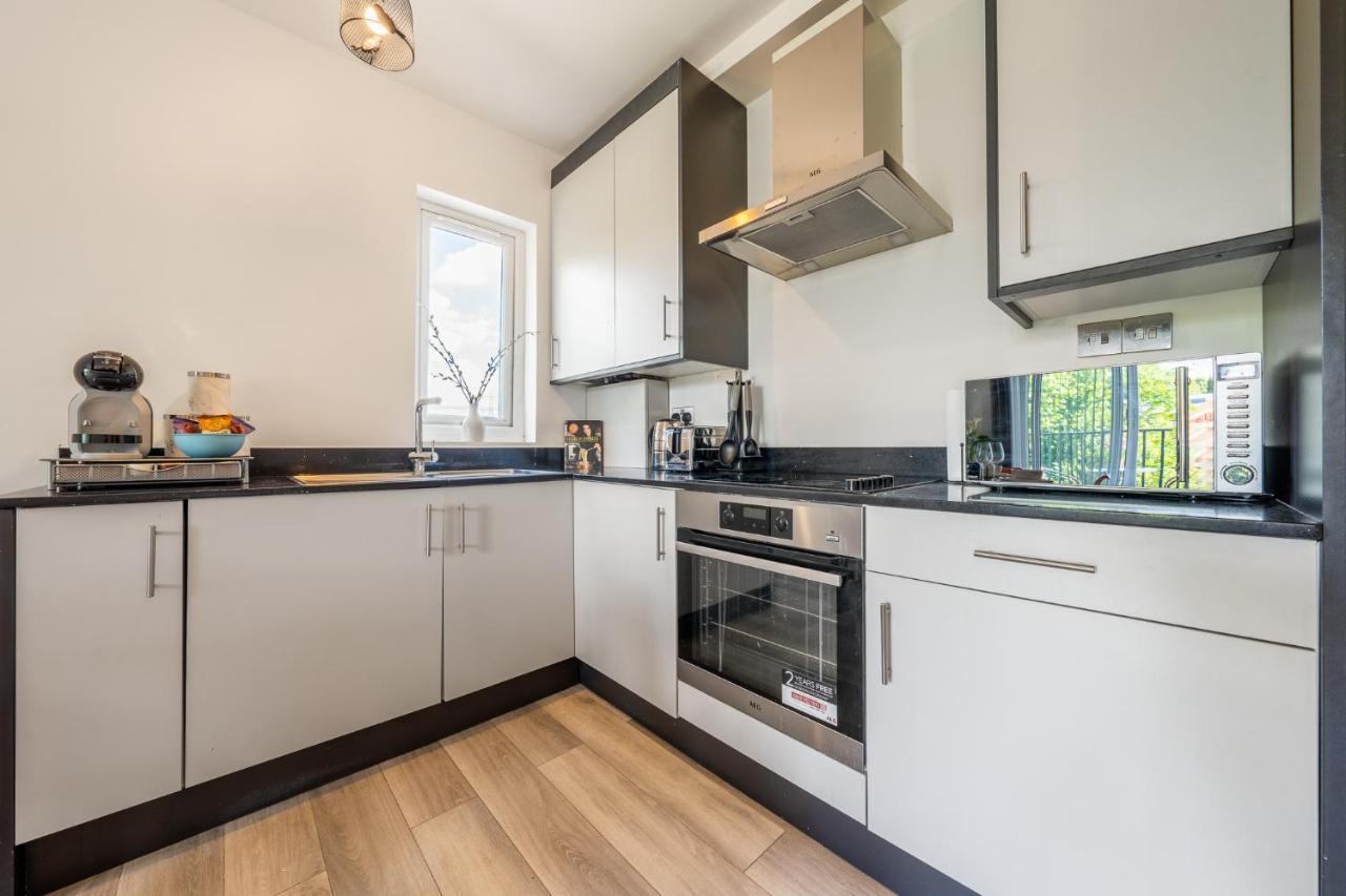Apartamento Ashview 8 - Heathrow - Business - Free Parking Staines-upon-Thames Exterior foto